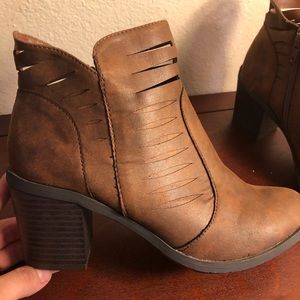 NWT Arizona  oxford ankle booties zip